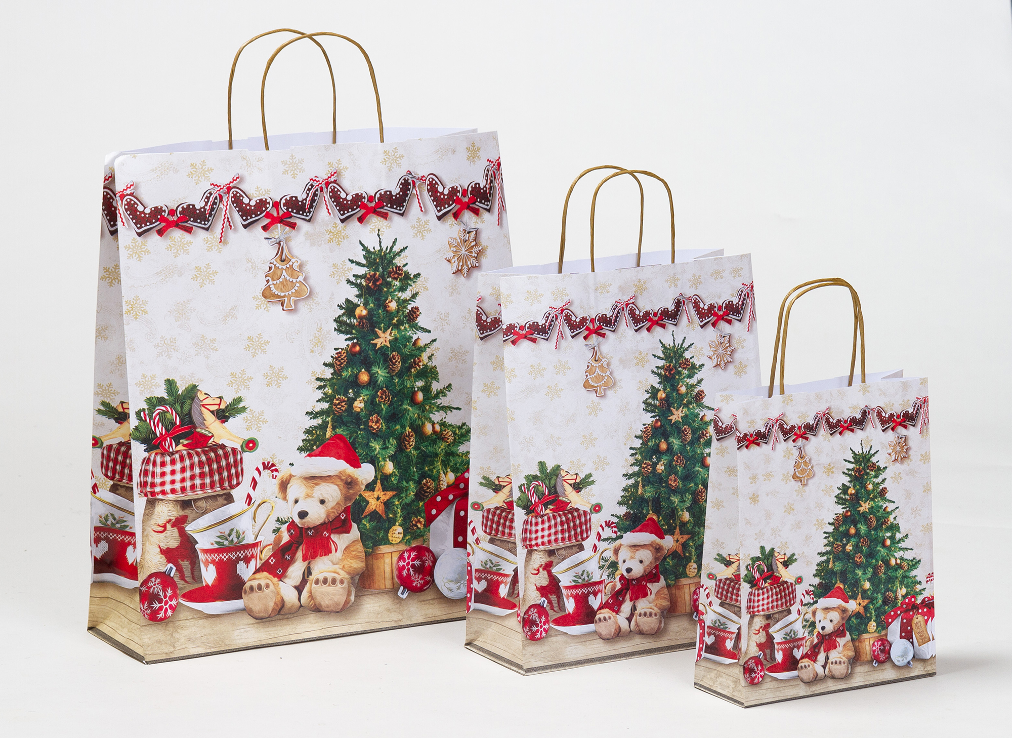 Gruppenbild Papiertragetaschen mit gedrehter Papierkordel Weihnachten Teddy