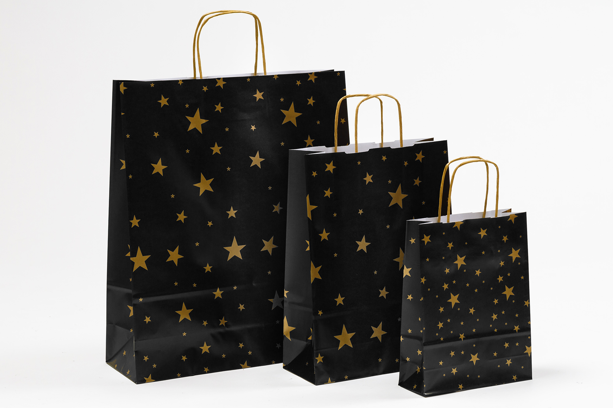 Gruppenbild Papiertragetaschen mit gedrehter Papierkordel Sterne gold/schwarz
